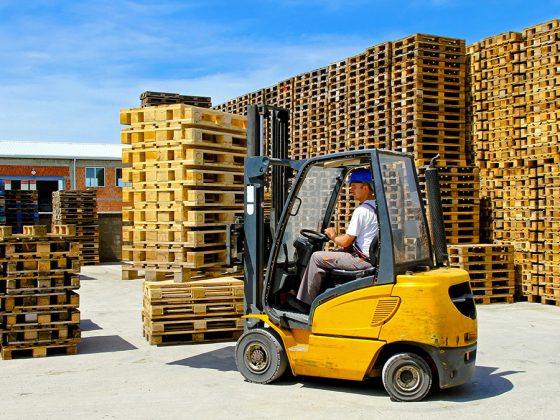 Best Wood Pallet Services in Canoga Park for Shipping and Storage